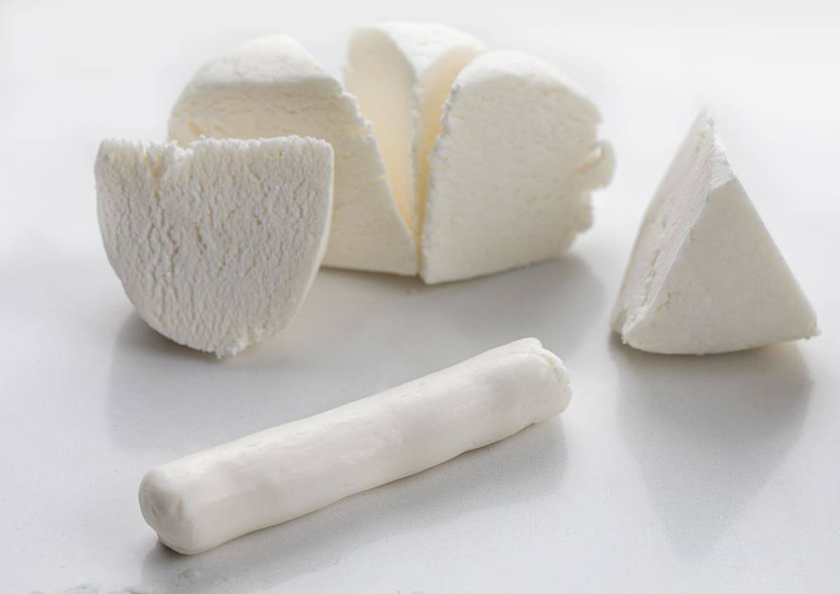 Homemade Salted Caramel Nut Rolls are made with a fluffy marshmallow nougat coated in caramel and rolled in salted peanuts. Nut Roll Candybar, How to Make A Nutroll, Nut Roll Recipes, Original Nut Roll, Homemade Candy Bar, Candy, dessert, recipes, Christmas, New Years, Valentines Day, I am baker, iambaker 牛轧糖焦糖螺母滚