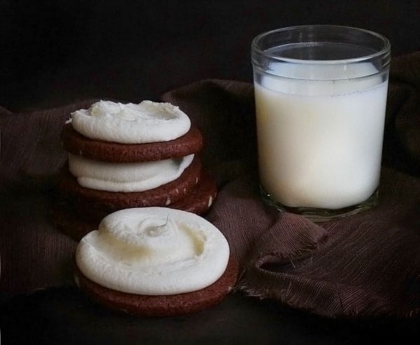 Double Chocolate Sugar Cookie with White Chocolate Buttercream 三重巧克力糖饼