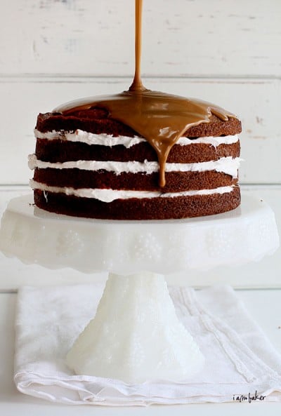 This beautiful layer Coffee Cake is made with coffee, chocolate, and glorious whipped cream! Try this COFFEE CAKE, CHOCOLATE CAKE, CHOCOLATE COFFEE CAKE, COFFEE WHIPPED CREAM, HOMEMADE WHIPPED CREAM, LAYER CAKE, COFFEE FROSTING #coffeecake #coffeecreamcake #pioneerwoman #layercake #chocolate #chocolatecake #coffeewhippedcream 如何制作咖啡蛋糕