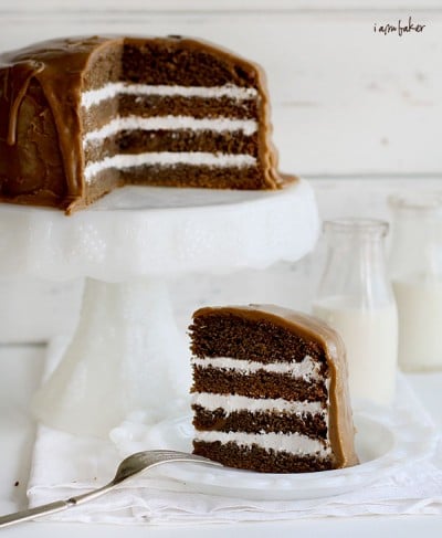 This beautiful layer Coffee Cake is made with coffee, chocolate, and glorious whipped cream! Try this COFFEE CAKE, CHOCOLATE CAKE, CHOCOLATE COFFEE CAKE, COFFEE WHIPPED CREAM, HOMEMADE WHIPPED CREAM, LAYER CAKE, COFFEE FROSTING #coffeecake #coffeecreamcake #pioneerwoman #layercake #chocolate #chocolatecake #coffeewhippedcream 分层咖啡蛋糕