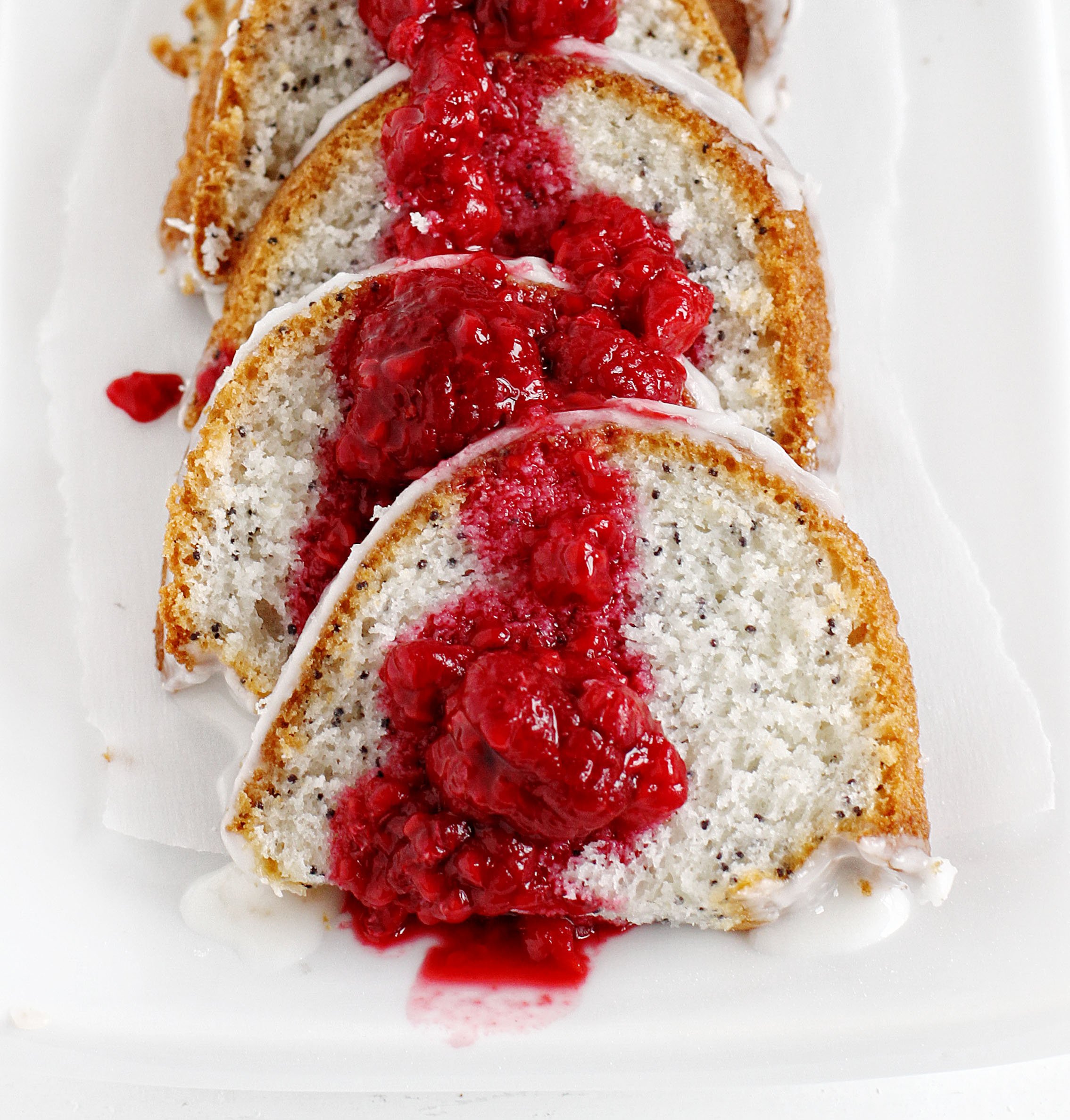 This Vanilla Poppyseed Cake with Raspberry Topping is a delicious and beautiful treat! #poppyseedcake #bundtcake #baking #recipes #cake #raspberrytopping #vanillaglaze #iambaker 覆盆子罂粟子蛋糕