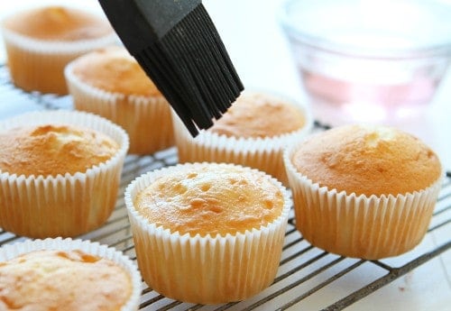 红丝绒慕斯蛋糕,覆盆子糖浆