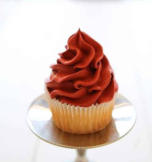 Red Velvet Mousse Cupcake Infused with Raspberry Simple Syrup 红丝绒慕斯蛋糕,覆盆子糖浆