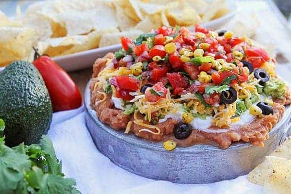Your party just went next level! Adding roasted corn to traditional 7-layer dip is absolutely delicious! #iambaker #appetizer #gameday #superbowlfood #sevenlayerdip 七层下降gydF4y2Ba