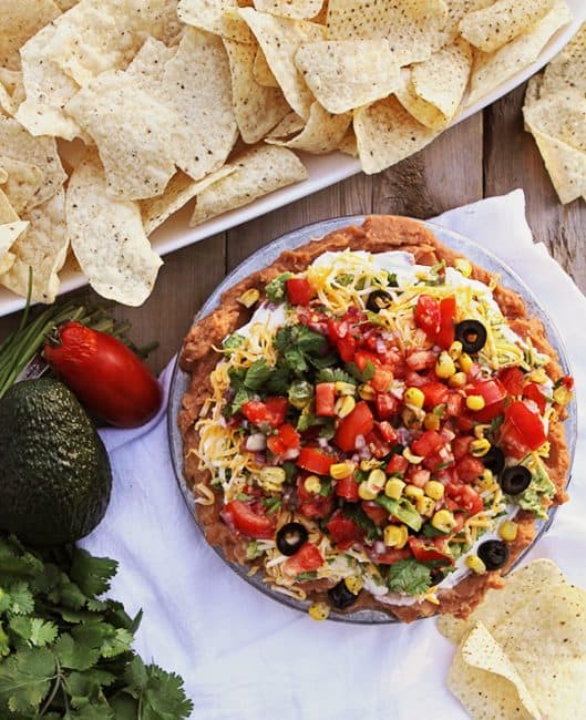 Your party just went next level! Adding roasted corn to traditional 7-layer dip is absolutely delicious! #iambaker #appetizer #gameday #superbowlfood #sevenlayerdip 八层蘸料配方gydF4y2Ba