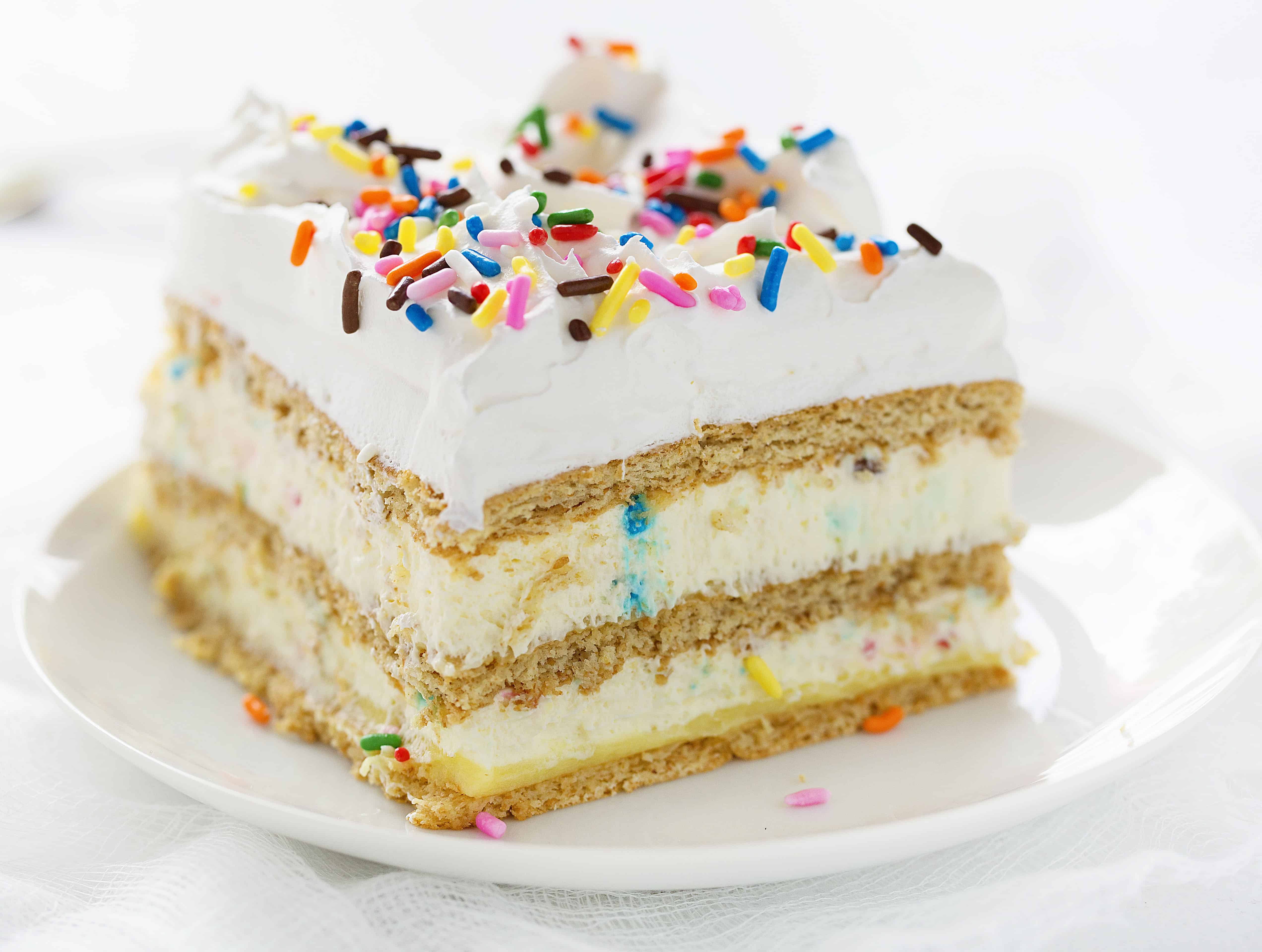 Seriously decadent treat... perfect for a special birthday celebration! #birthdaycake #birthdaycakelasagna #desserts #iambaker 生日甜点!