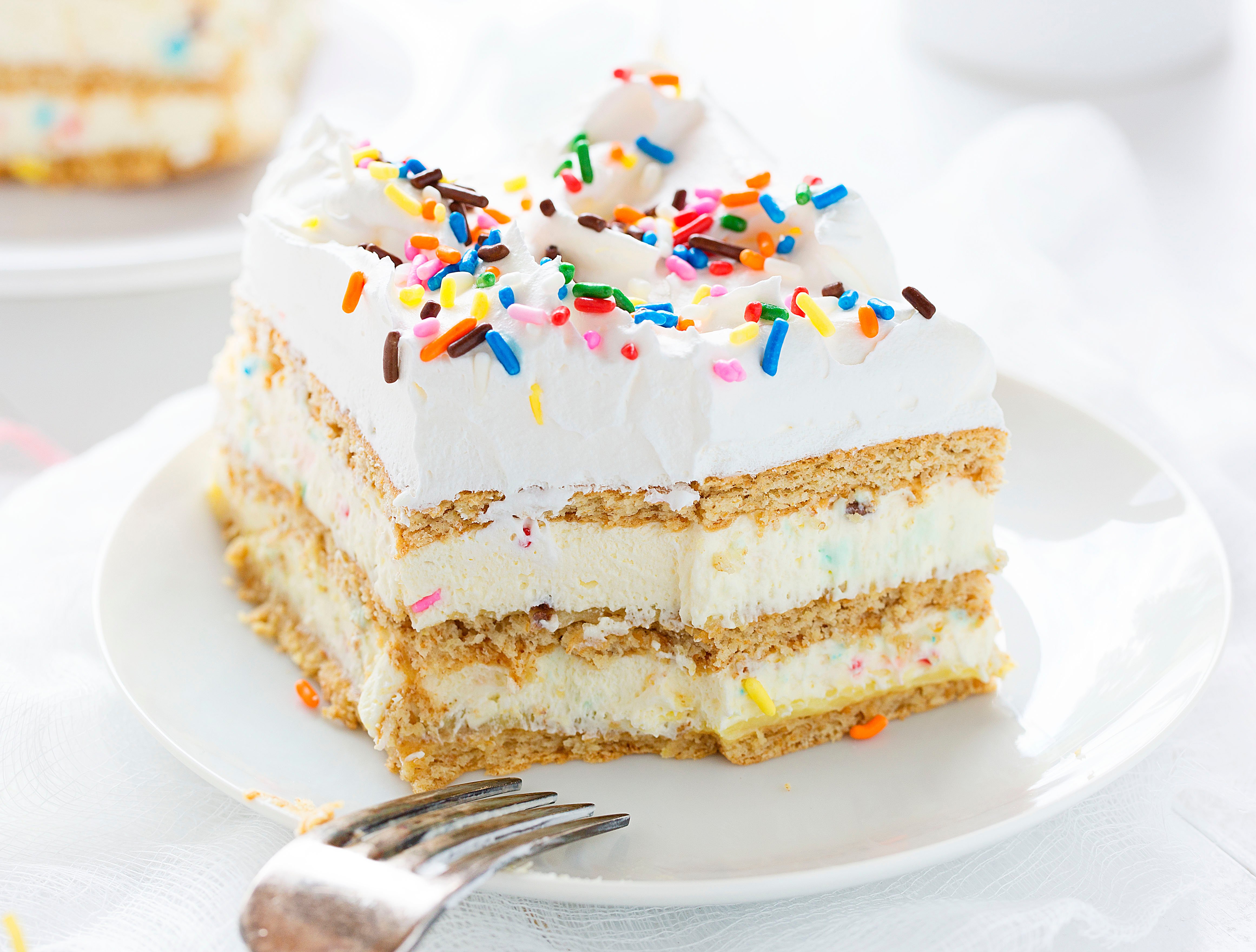 Seriously decadent treat... perfect for a special birthday celebration! #birthdaycake #birthdaycakelasagna #desserts #iambaker