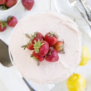 柠檬和草莓奶油乳酪蛋糕