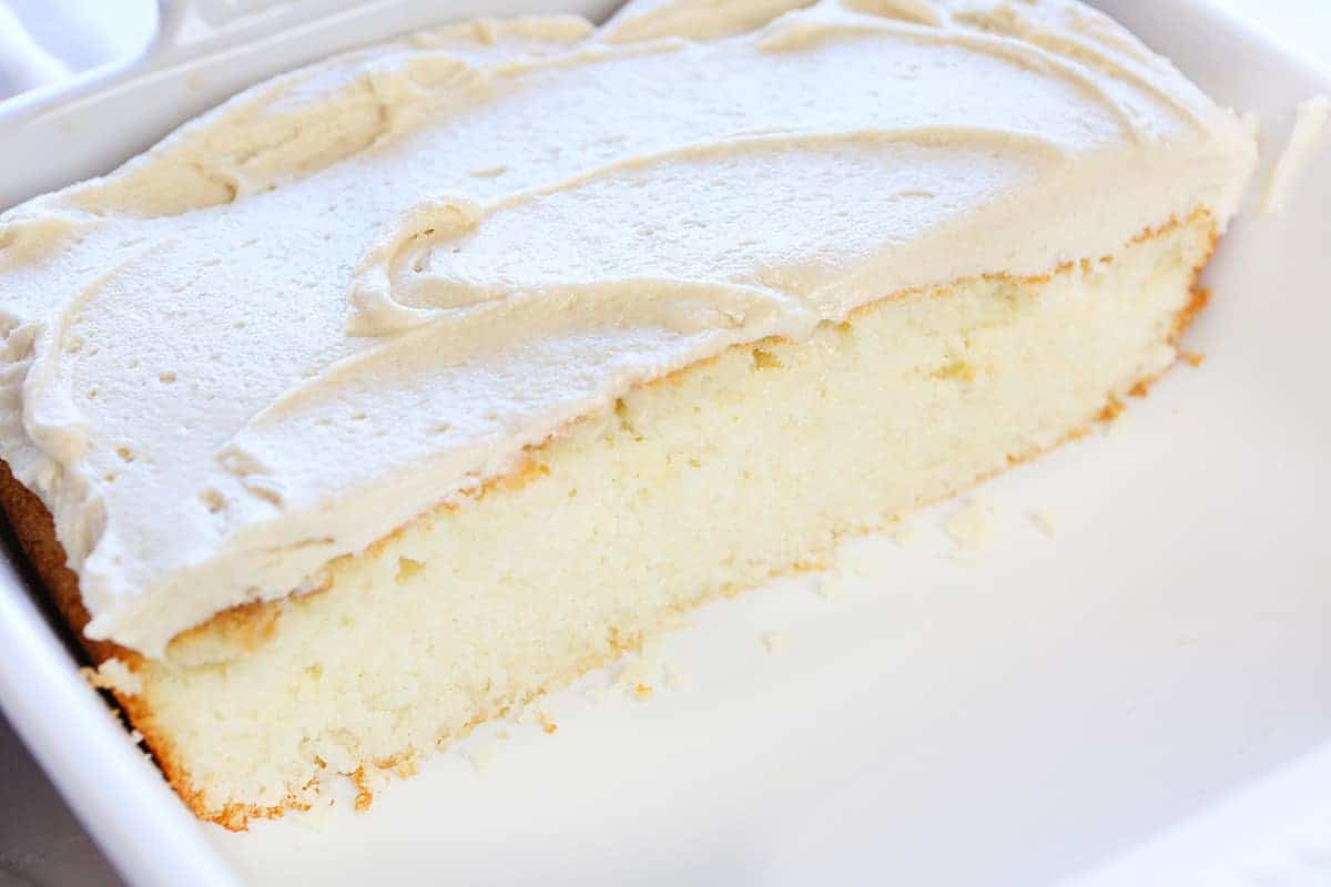 This delicious little snack cake is perfect when you have a craving for something sweet and salty! baking, snack cake, caramel frosting, salted caramel, cake, frosting, iambaker 咸焦糖结霜配方