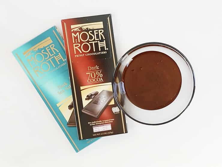 Homemade Marshmallow Eggs are not only fun to make but taste SO MUCH BETTER than store-bought!! #homemade #fromscratch #marshmallow #marshmalloweggs #easter #eastertreats #spring #iambaker 巧克力换棉花糖蛋