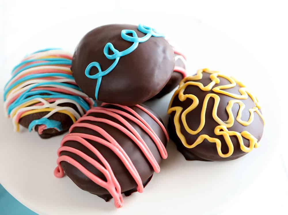 Homemade Marshmallow Eggs are not only fun to make but taste SO MUCH BETTER than store-bought!! #homemade #fromscratch #marshmallow #marshmalloweggs #easter #eastertreats #spring #iambaker 如何自制棉花糖