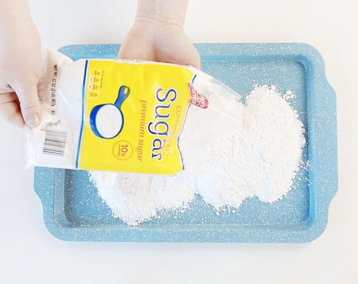 Homemade Marshmallow Eggs are not only fun to make but taste SO MUCH BETTER than store-bought!! #homemade #fromscratch #marshmallow #marshmalloweggs #easter #eastertreats #spring #iambaker 自制棉花糖蛋