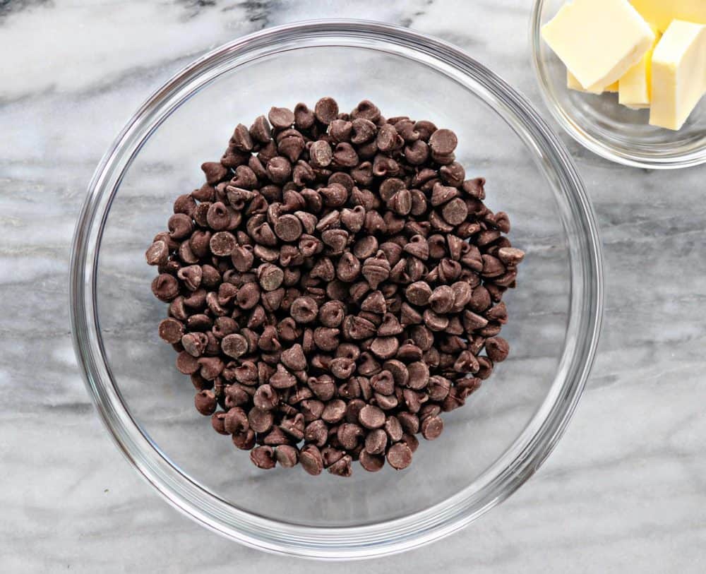 Kicking up an already amazing Brownie Recipe with mint and more chocolate! This recipe is a keeper! #brownies #mintbrownies #baking #chocolate #brownierecipe #iambaker 巧克力巧克力酱布朗尼gydF4y2Ba