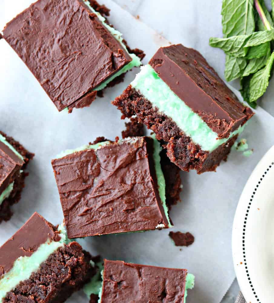 Kicking up an already amazing Brownie Recipe with mint and more chocolate! This recipe is a keeper! #brownies #mintbrownies #baking #chocolate #brownierecipe #iambaker 巧克力薄荷布朗尼gydF4y2Ba