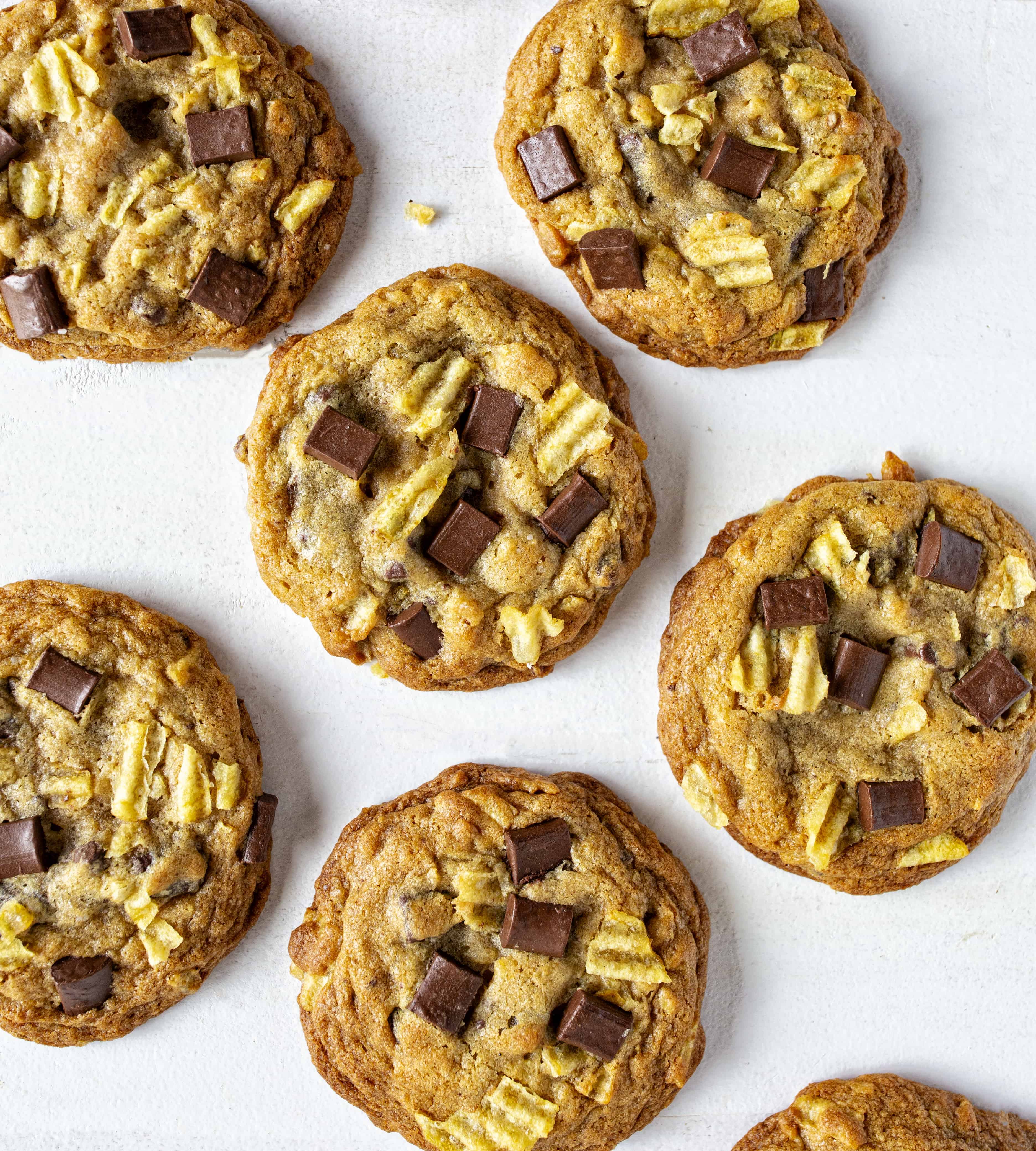 These Potato Chip Chocolate Chip Cookies are perfect for folks who love a little salty and a lot sweet! #potatochipcookies #potatochipchocolatechipcookies #cookies #baking #recipes #uniquecookies #iambaker 薯片巧克力饼干gydF4y2Ba