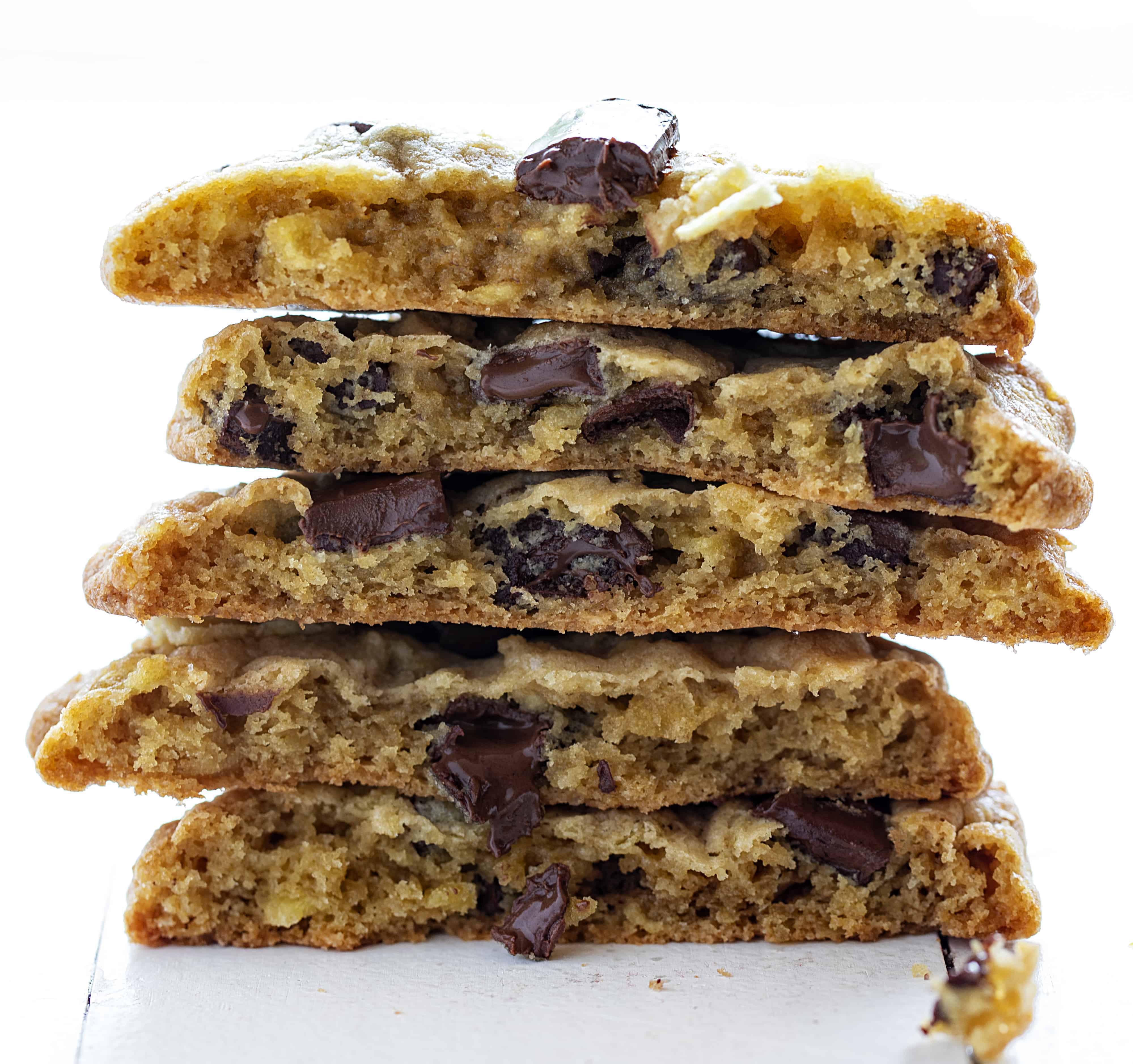 These Potato Chip Chocolate Chip Cookies are perfect for folks who love a little salty and a lot sweet! #potatochipcookies #potatochipchocolatechipcookies #cookies #baking #recipes #uniquecookies #iambaker 如何制作薯片巧克力饼干gydF4y2Ba