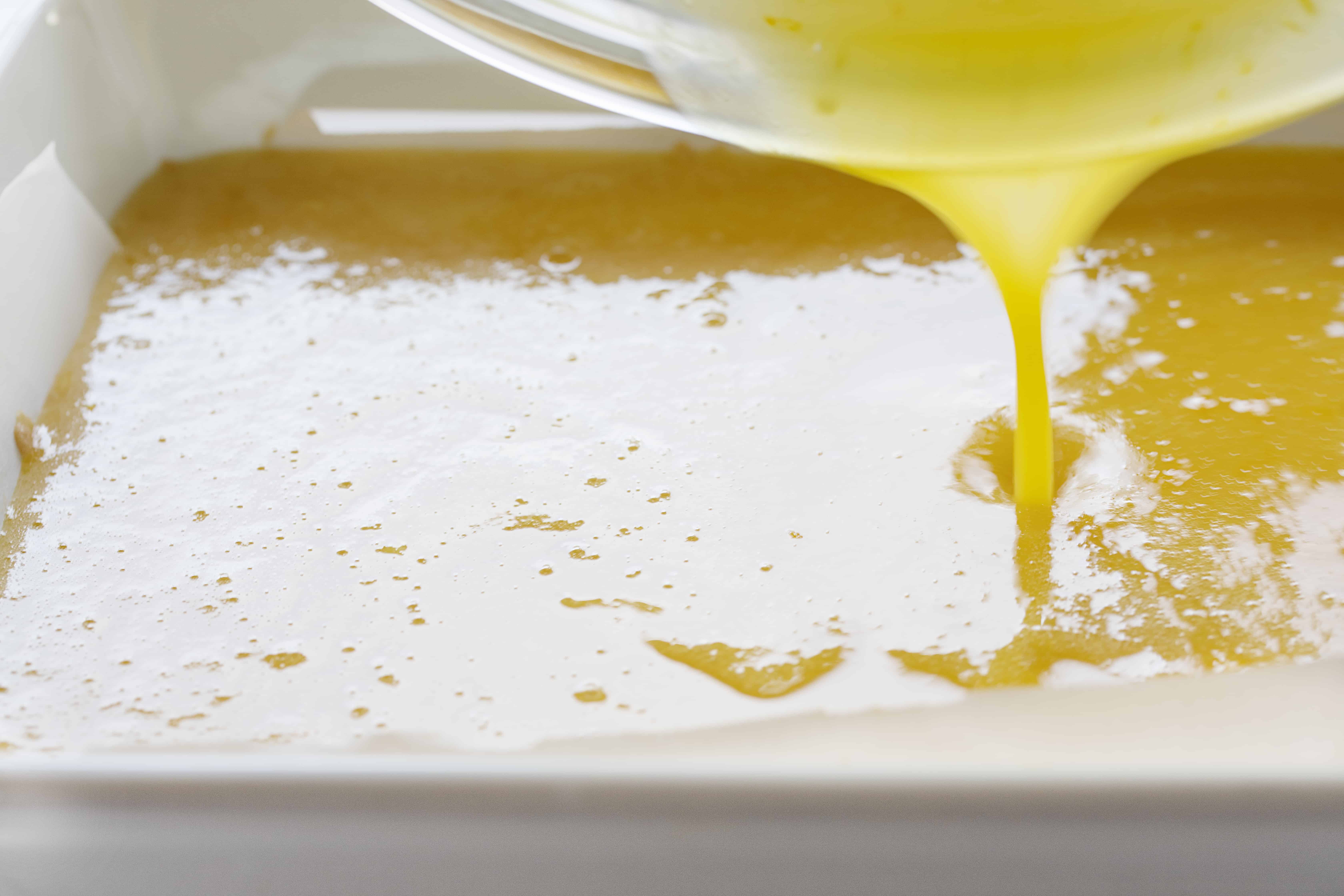 Packed with flavor and seriously sweet, these Orange bars are the perfect summertime treat! #orangebars #bars #summerdesserts #desserts #bbqdesserts #iambaker #recipes 橙色栏填写倒到烤地壳。gydF4y2Ba