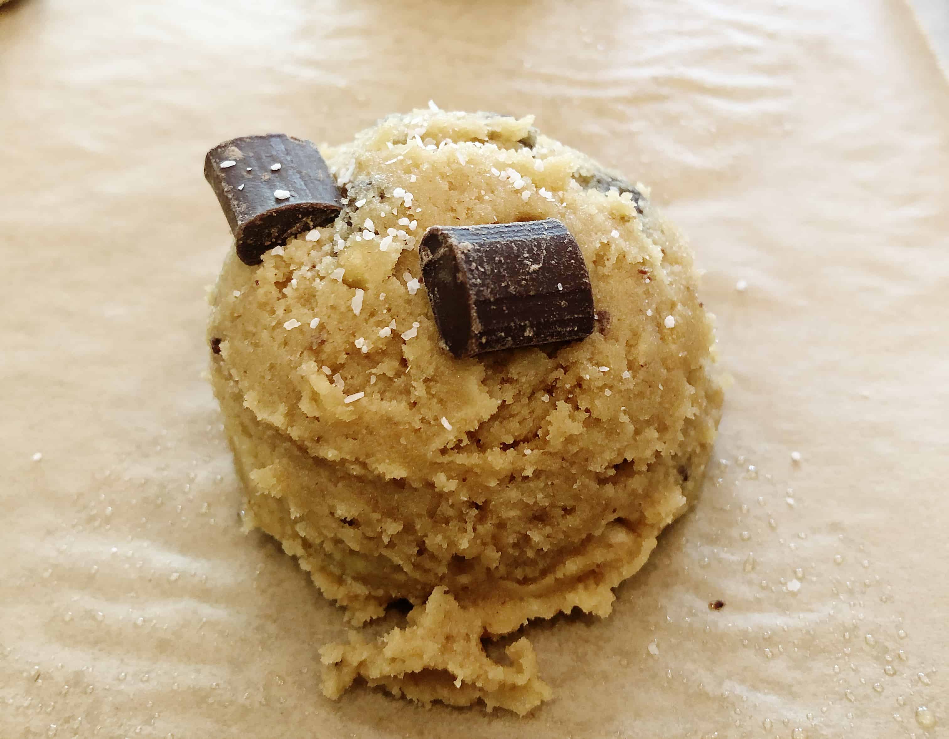 These Potato Chip Chocolate Chip Cookies are perfect for folks who love a little salty and a lot sweet! #potatochipcookies #potatochipchocolatechipcookies #cookies #baking #recipes #uniquecookies #iambaker 薯片巧克力曲奇gydF4y2Ba