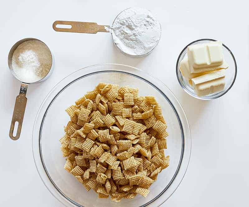 Banana Pudding Puppy Chow--a banana flavored twist to the classic puppy chow (muddy buddies) recipe #bananapuddingpuppychow #muddybuddies #bananapuddingmix #chexcereal #almondbark #ricechex #iambaker 香蕉布丁小狗食材
