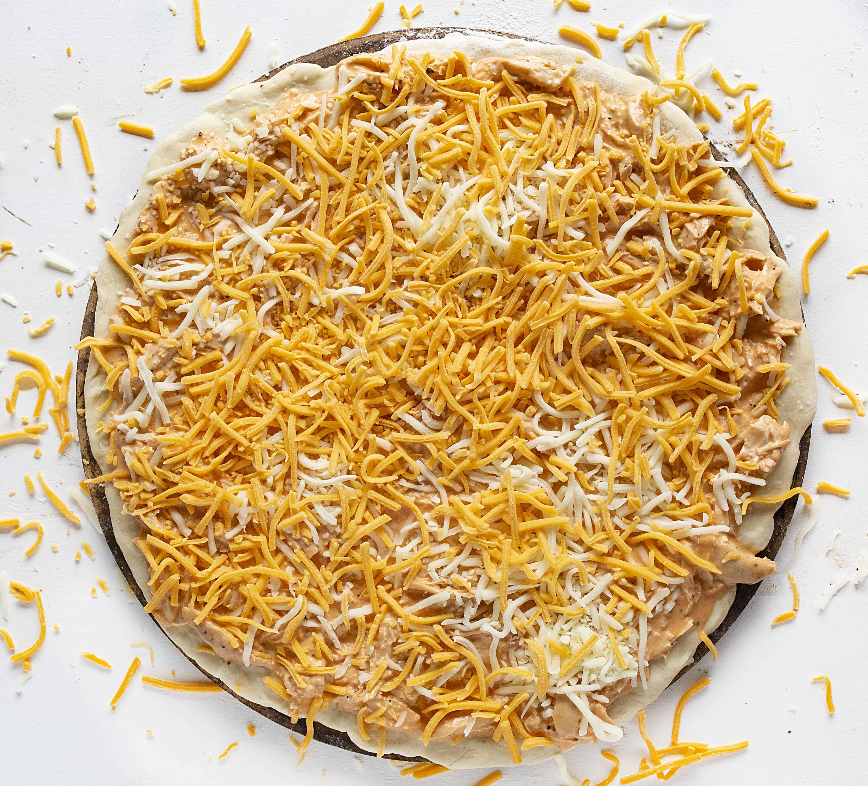 Get ready for the BEST Buffalo Chicken Pizza EVER! #buffalochicken #buffalochickenpizza #chickenpizza #buffalopizza #pizzarecipes #homemadepizza #pizzadough #iambaker 自制布法罗鸡肉披萨