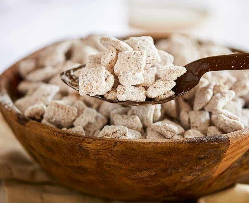 Take the classic puppy chow to a sweet level with Snickerdoodle Puppy Chow puppy chow, snickerdoodle, snickerdoodle puppy chow, chex cereal, rice chex 士力棒小狗粮