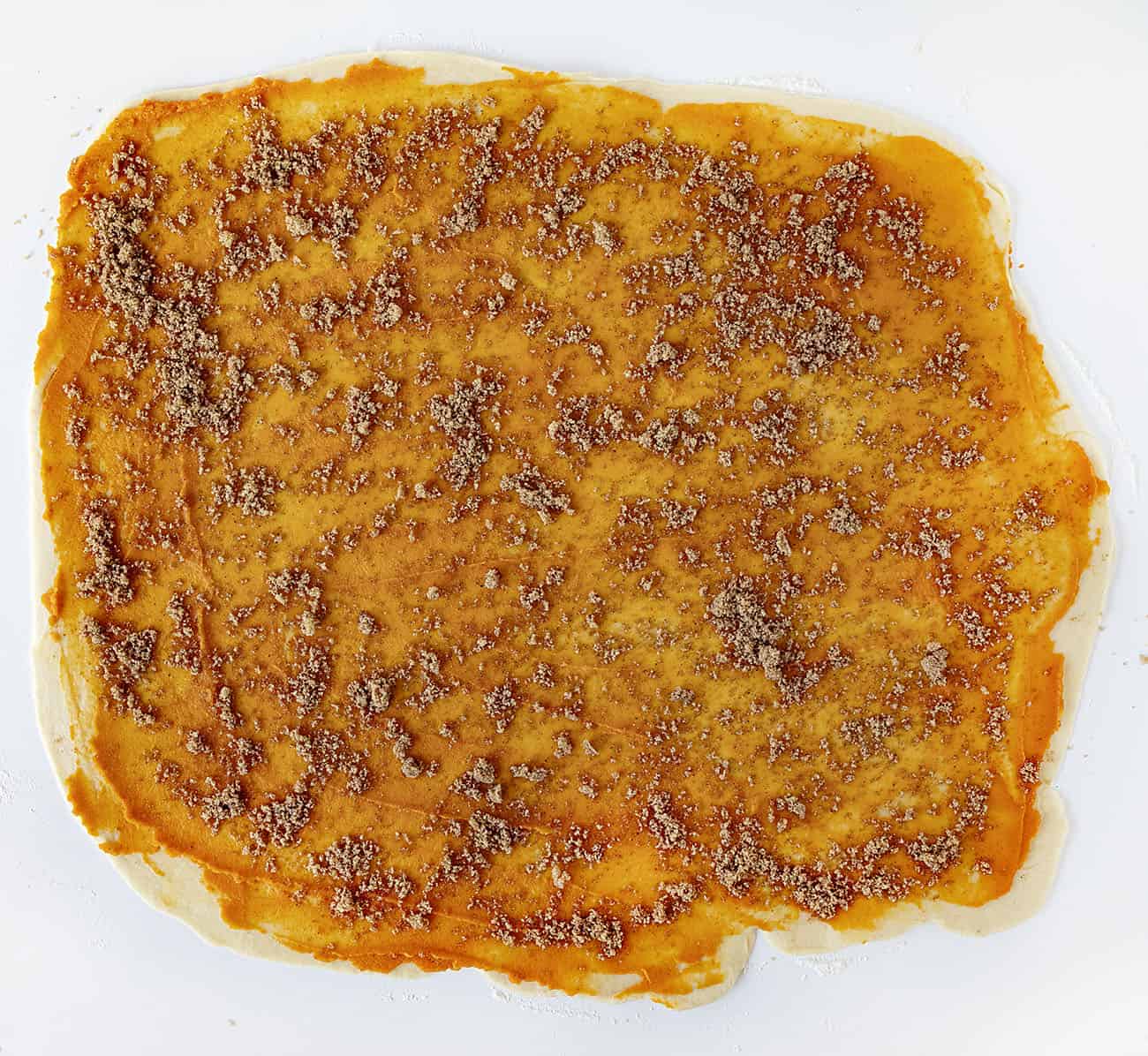 Filled with pumpkin filling and homemade pumpkin pie spice, Pumpkin Spice Bread Twist will be your new favorite fall treat or breakfast! pumpkin spice bread twist, homemade pumpkin spice, pumpkin spice, twist bread, bread recipes, iambaker, baking, sweet bread, breakfast, fall recipes 推出为南瓜香料面包面团的转折