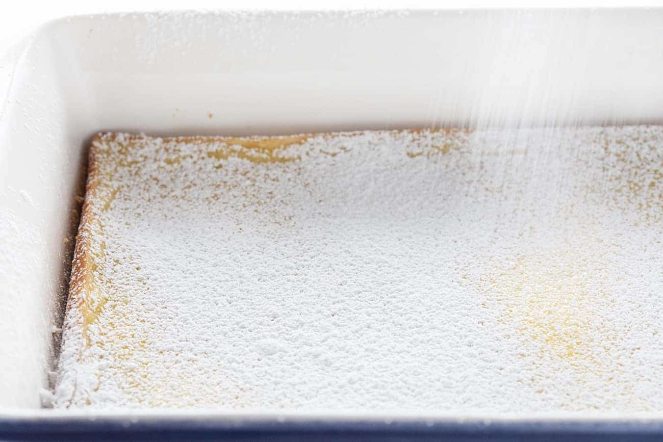 Lemon Ooey Gooey Cake is a Fantastic and EASY semi-homemade Dessert! Ooey Gooey Cake, Lemon Cake, Easy Lemon Cake, Easy Lemon Ooey Gooey Cake, How to Make Ooey Gooey Cake, Dessert, Cake, Recipes, i am baker, cake mix cake, lemon cake recipe 柠檬软糖蛋糕洒上糖