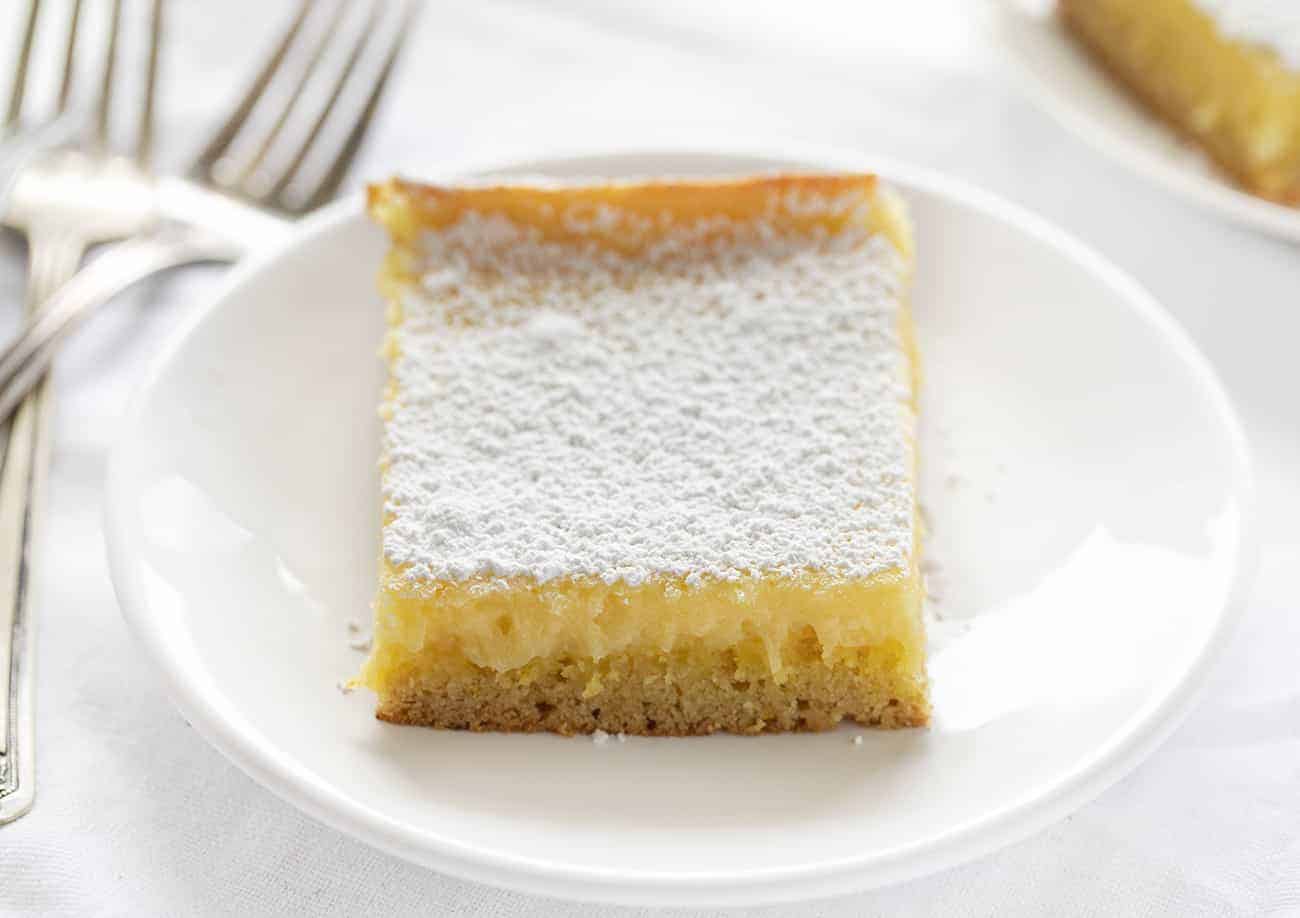Lemon Ooey Gooey Cake is a Fantastic and EASY semi-homemade Dessert! Ooey Gooey Cake, Lemon Cake, Easy Lemon Cake, Easy Lemon Ooey Gooey Cake, How to Make Ooey Gooey Cake, Dessert, Cake, Recipes, i am baker, cake mix cake, lemon cake recipe 柠檬软糖蛋糕食谱