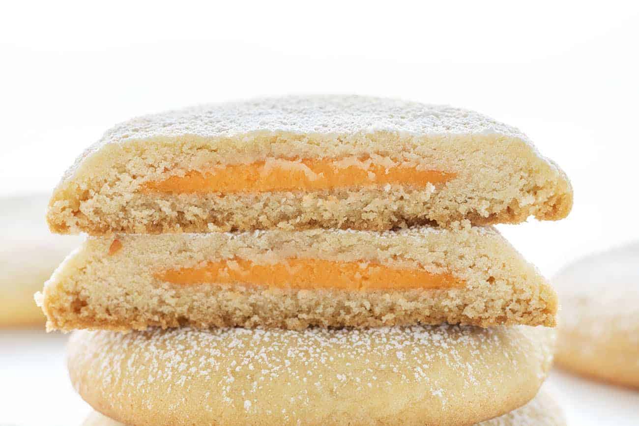 These Orange Cheesecake Sugar Cookies taste like a creamsicle cookie! Such a fun surprise inside! Orange Cookie, Amish Sugar Cookie, Sugar Cookie, How to Make Stuffed Cookies, Stuffed Cookies, Orange Cheesecake Filled Sugar Cookie, Easy Sugar Cookie, How to Make Stuffed Cookie Recipes, i am baker, Baking, Recipes, Dessert 橙色Creamsicle塞糖饼干切开,露出里面