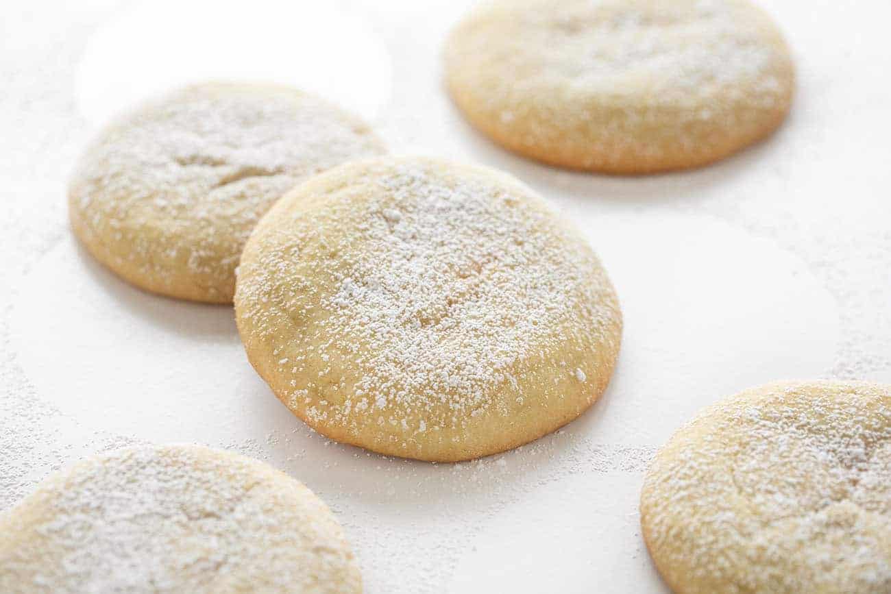 These Orange Cheesecake Sugar Cookies taste like a creamsicle cookie! Such a fun surprise inside! Orange Cookie, Amish Sugar Cookie, Sugar Cookie, How to Make Stuffed Cookies, Stuffed Cookies, Orange Cheesecake Filled Sugar Cookie, Easy Sugar Cookie, How to Make Stuffed Cookie Recipes, i am baker, Baking, Recipes, Dessert 橙色Creamsicle塞了糖果糖糖饼干