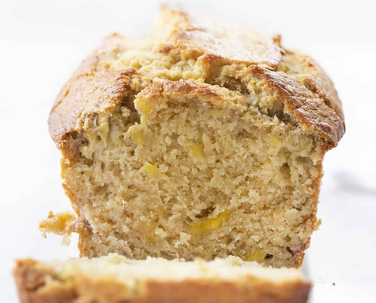 This Sourdough Banana Bread made with a sourdough starter is a light and delicious bread full of pure banana flavor that is so good you don't even need to add butter! sourdough banana bread, banana bread recipes, bread recipes, sourdough starter, iambaker, i am baker, baking bread, homemade bread 用酸酵切片香蕉面包