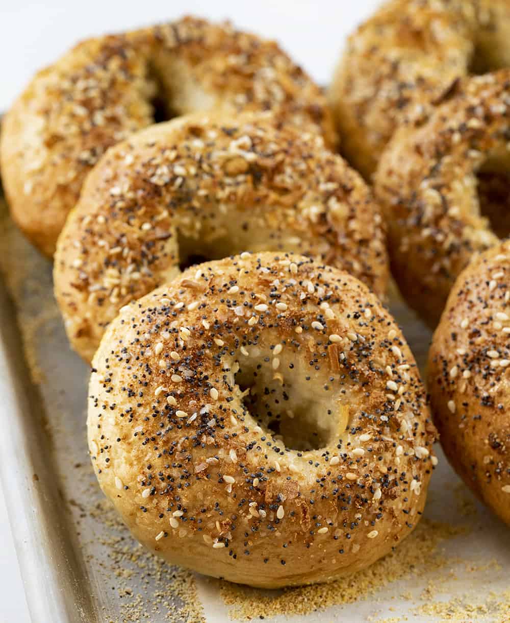 This Everything Bagel takes a plain bagel and tops it with a blend of poppy seeds, sesame seeds, onion flakes, garlic powder, and sea salt! Everything Bagel, How to Make Everything Bagel, Everything Bagel Recipe, Bagels, Bagel Recipes, Homemade Bagels, i am baker, iambaker, baking, breakfast, everything bagel seasoning, recipes 一盘烤好的百吉饼堆叠起来