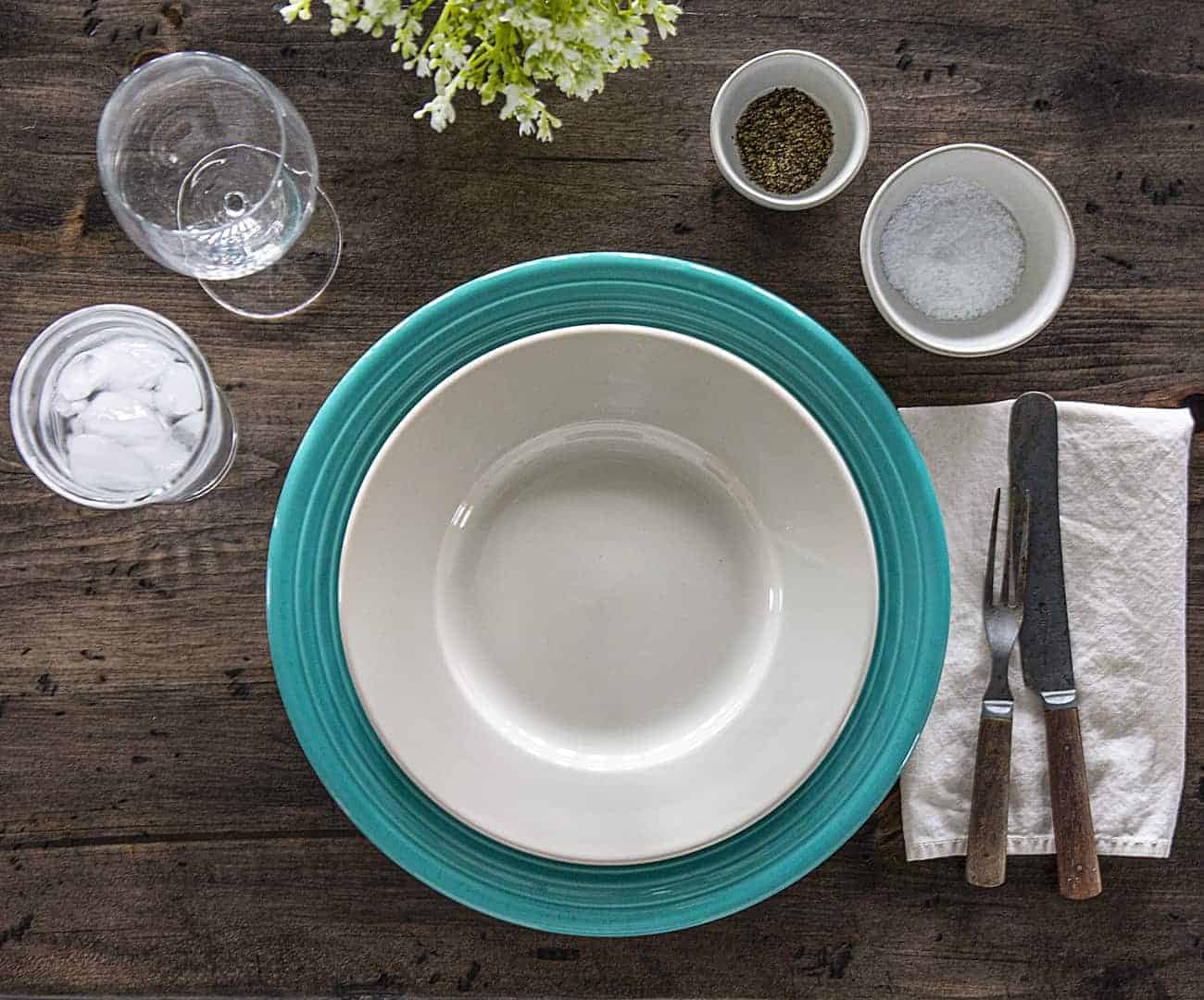 Easy tips and tricks on how you can organize a perfect virtual dinner party! Dinner Party, Virtual Dinner Party, How to Throw a Virtual Dinner Party, Tips for Zoom Party, Tips for Facetime Dinner Party, Cooking with Friends Online, Virtual Party Menu, Virtual Dinner Party Planning, Virtual Party Planning, i am baker, iambaker 自定义表格设置