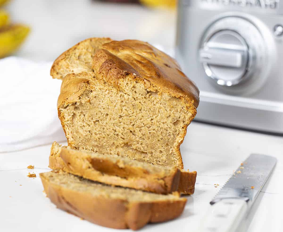 Peanut Butter bread is a super simple, but tasty bread that you can prepare in a blender! Blender Bread, Blender Peanut Butter Bread, How to Make Bread in a Blender, Easy Blender Bread, Easy Peanut Butter Bread, Breakfast, Recipes, Peanut Butter Banana Bread, i am baker, iambaker 切成面包搅拌机花生酱面包