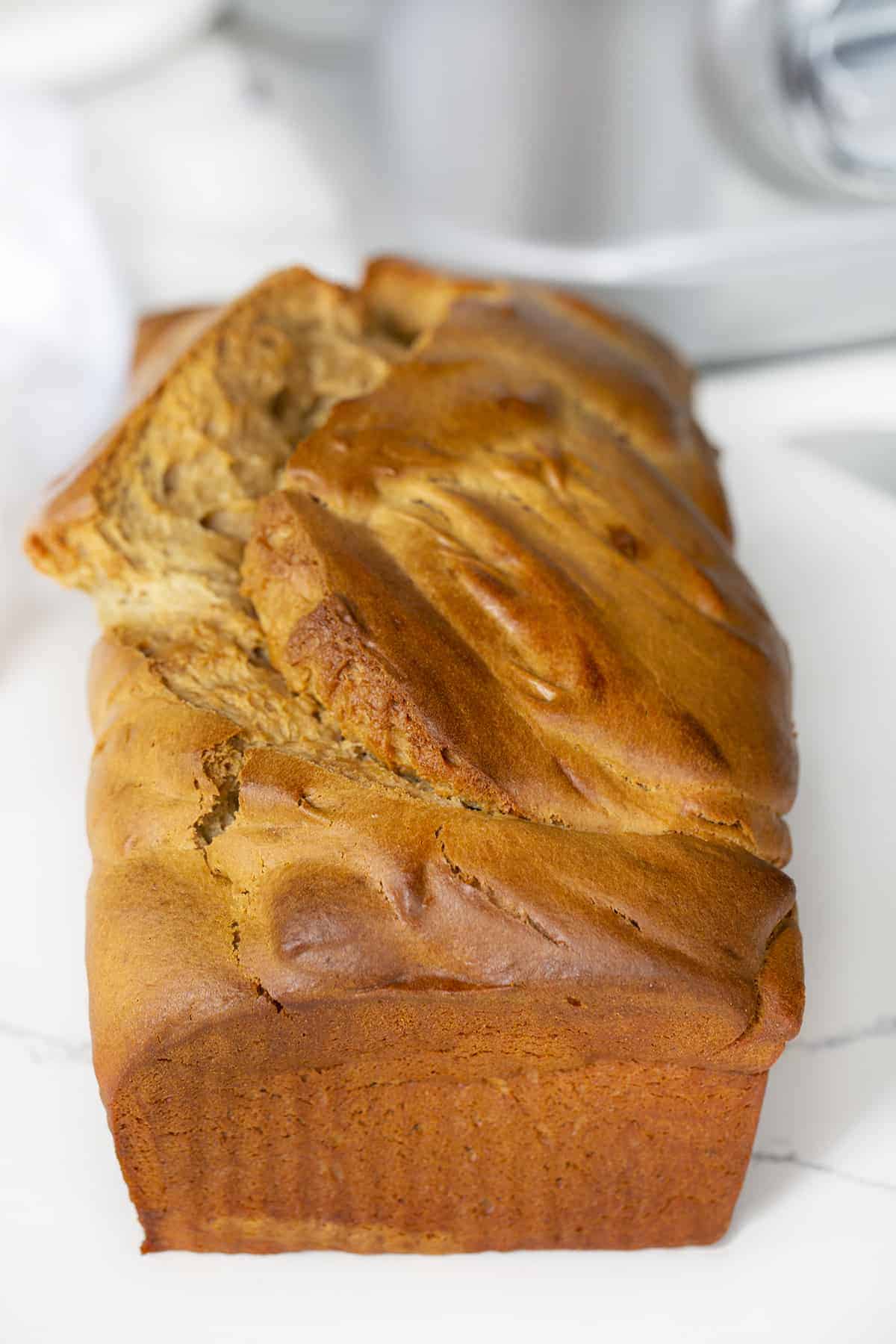 Peanut Butter bread is a super simple, but tasty bread that you can prepare in a blender! Blender Bread, Blender Peanut Butter Bread, How to Make Bread in a Blender, Easy Blender Bread, Easy Peanut Butter Bread, Breakfast, Recipes, Peanut Butter Banana Bread, i am baker, iambaker 大理石柜台上的花生酱面包