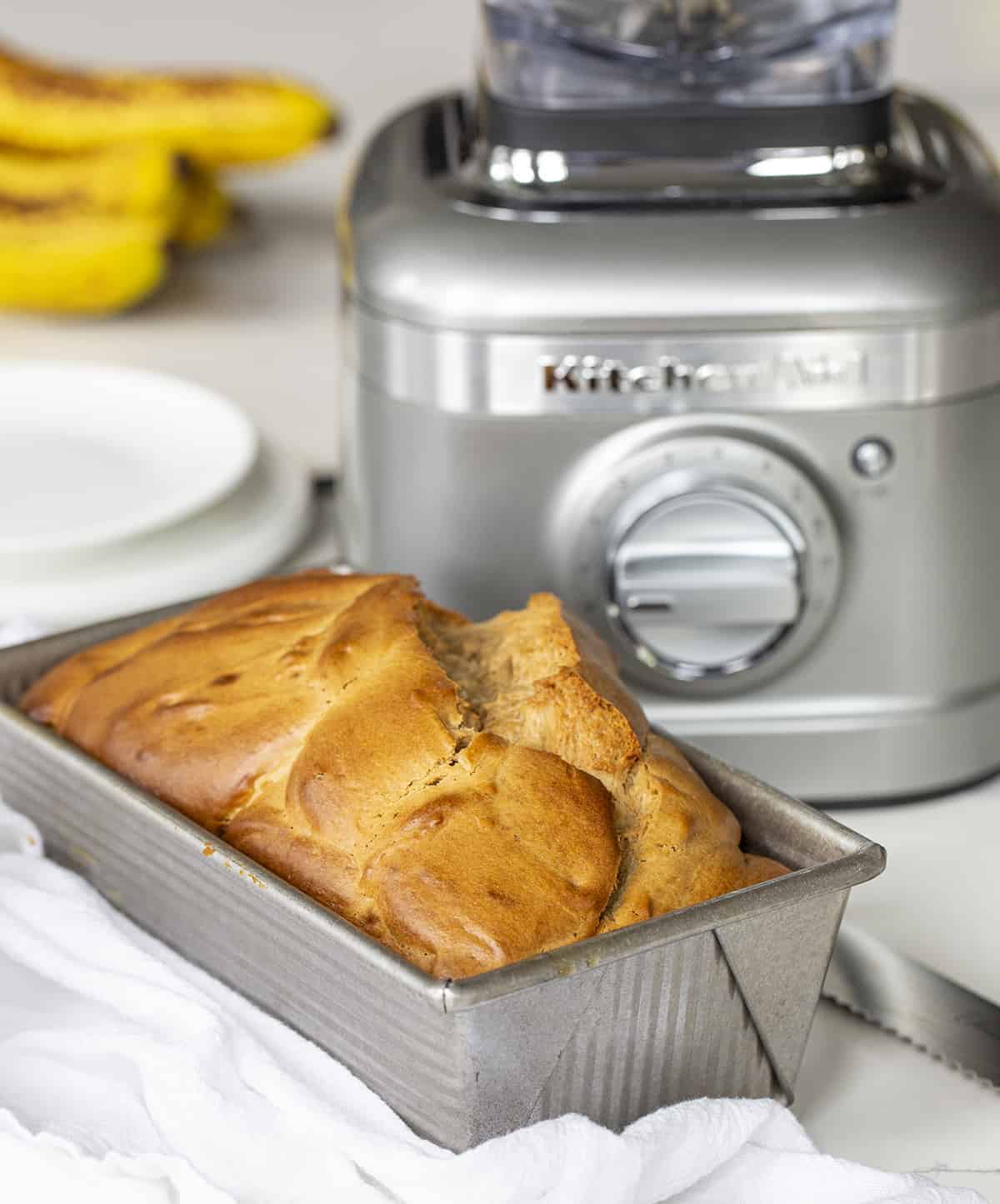 Peanut Butter bread is a super simple, but tasty bread that you can prepare in a blender! Blender Bread, Blender Peanut Butter Bread, How to Make Bread in a Blender, Easy Blender Bread, Easy Peanut Butter Bread, Breakfast, Recipes, Peanut Butter Banana Bread, i am baker, iambaker 搅拌机前的花生酱面包