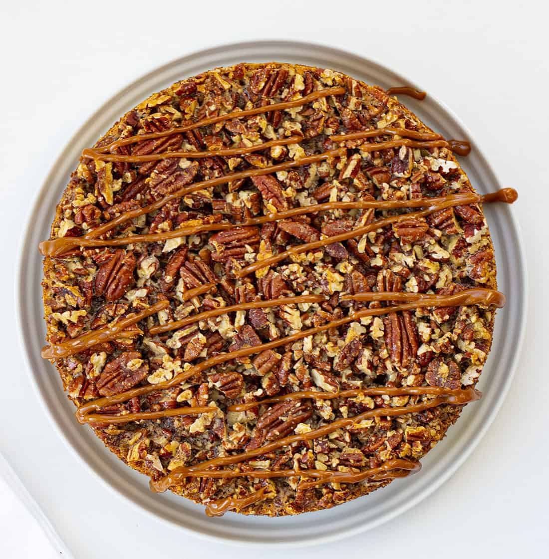 Dulce de Leche Pecan Pie is a dulce de leche cheesecake layered with toasted pecans and a pecan pie filling, all topped and baked with more pecans. Pie, Baking, Pecan Pie, Pecan Pie Cheesecake, Dulce de Leche Pecan Pie, Dulce de Leche Pie, Thanksgiving, Holiday Baking, Christmas, iambaker, i am baker, recipes 开销的牛奶山核桃派的形象