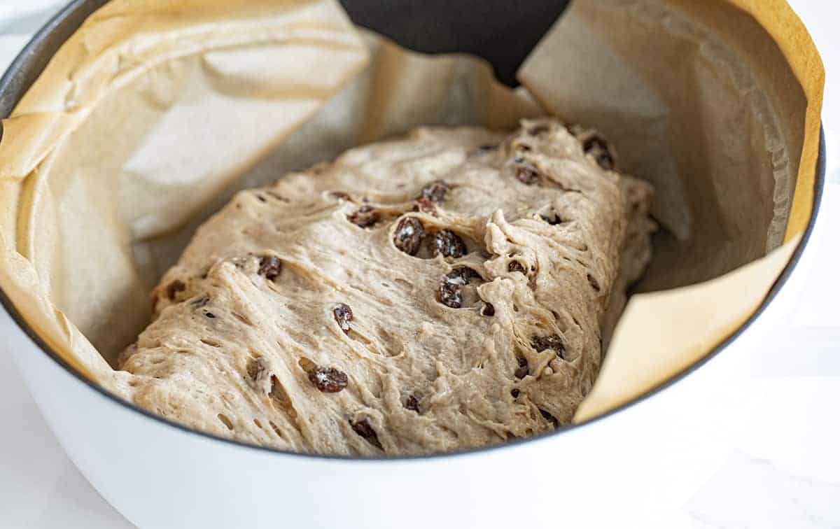 Cinnamon Raisin Bread is a flavorful and raisin-filled bread that can be made with just a few common ingredients and baked in a Dutch oven. Cinnamon Raisin Bread, Cinnamon Raisin Bagel, Easy Cinnamon Raisin Bread, How to Make Cinnamon Raisin Bread, Yeast Bread, Yeast Bread Recipes, Breakfast, Breakfast Bread, Baking, Sweet Bread, i am baker, iambaker 生面糊肉桂葡萄干面包