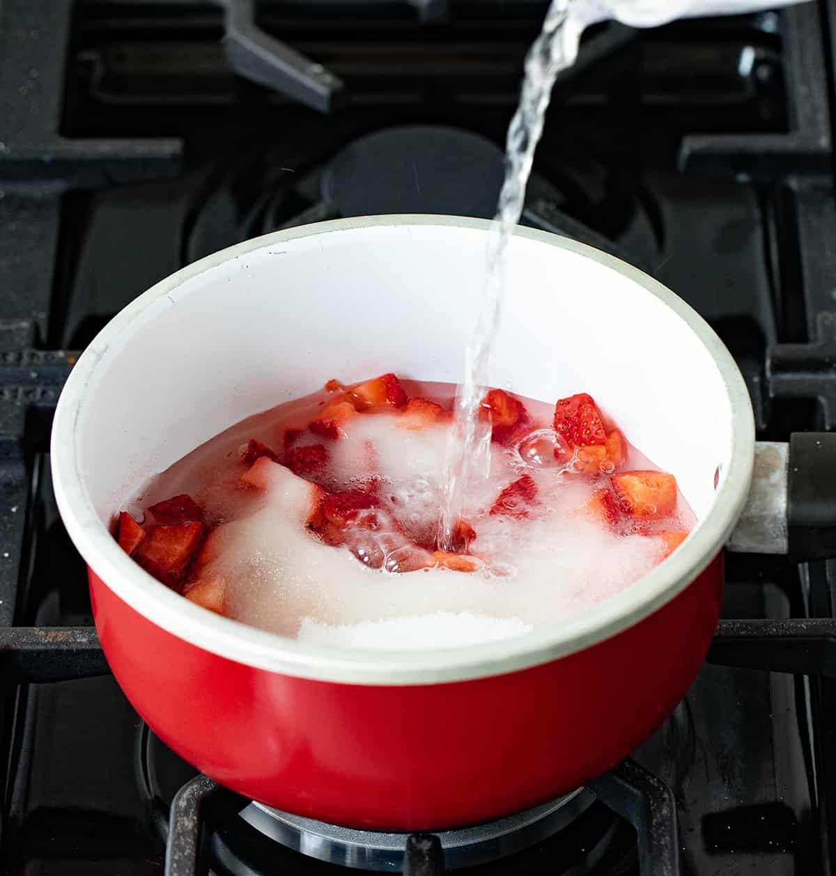 做一个简单的在一罐草莓酱。