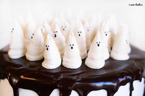The Original Boo-tiful Ghost Cake! #cakedecorating #halloween #ghost #cake Boo-tiful万圣节蛋糕顶部有甜蜜的鬼魂
