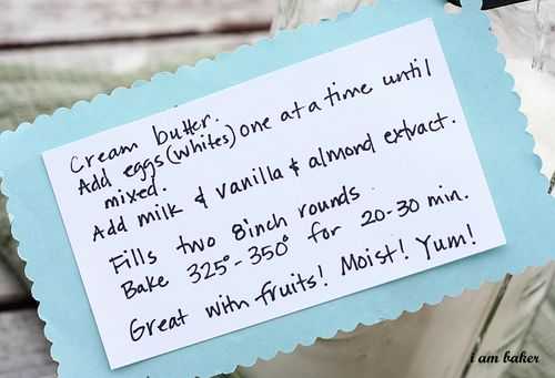 Easy White Cake recipe that you can gift or save for yourself in your pantry! White cake, cake mix, cake mix recipe, pantry staples, easy white cake, i am baker, iambaker, recipes, baking, desserts, cake 方向准备自制的白色蛋糕