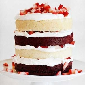 红色天鹅绒草莓娃娃!