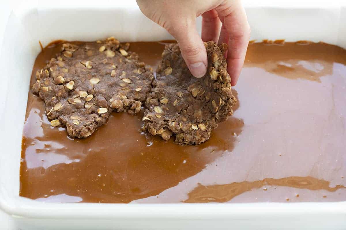 加了顶层的布朗尼巧克力棒