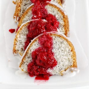 香草罂粟籽和覆盆子蛋糕