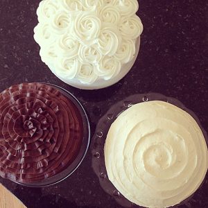 由www.9108666.com装饰蛋糕