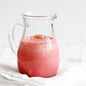 红色天鹅绒巧克力牛奶