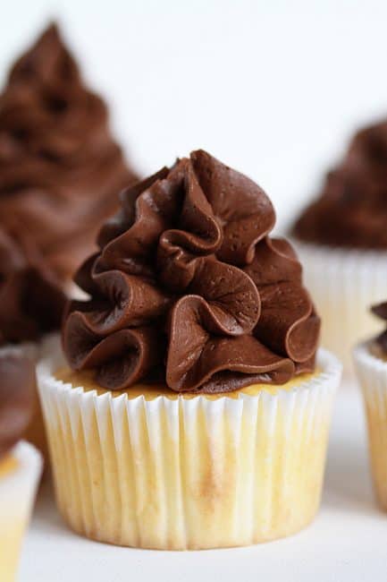 如何给纸杯蛋糕涂霜