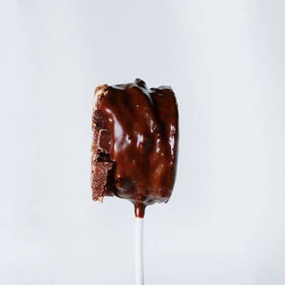 奥利奥巧克力饼干巧克力蛋糕咬一根棍子和士力架覆盖!