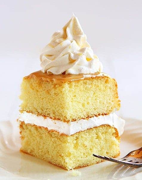 焦糖蛋糕配焦糖糖霜和苹果肉桂奶油!