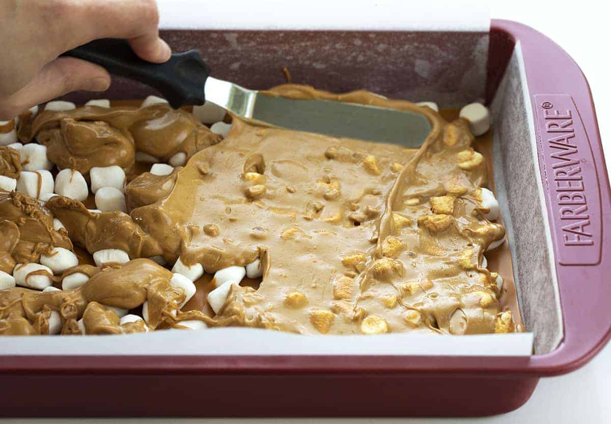 平滑奶油糖果在棉花糖